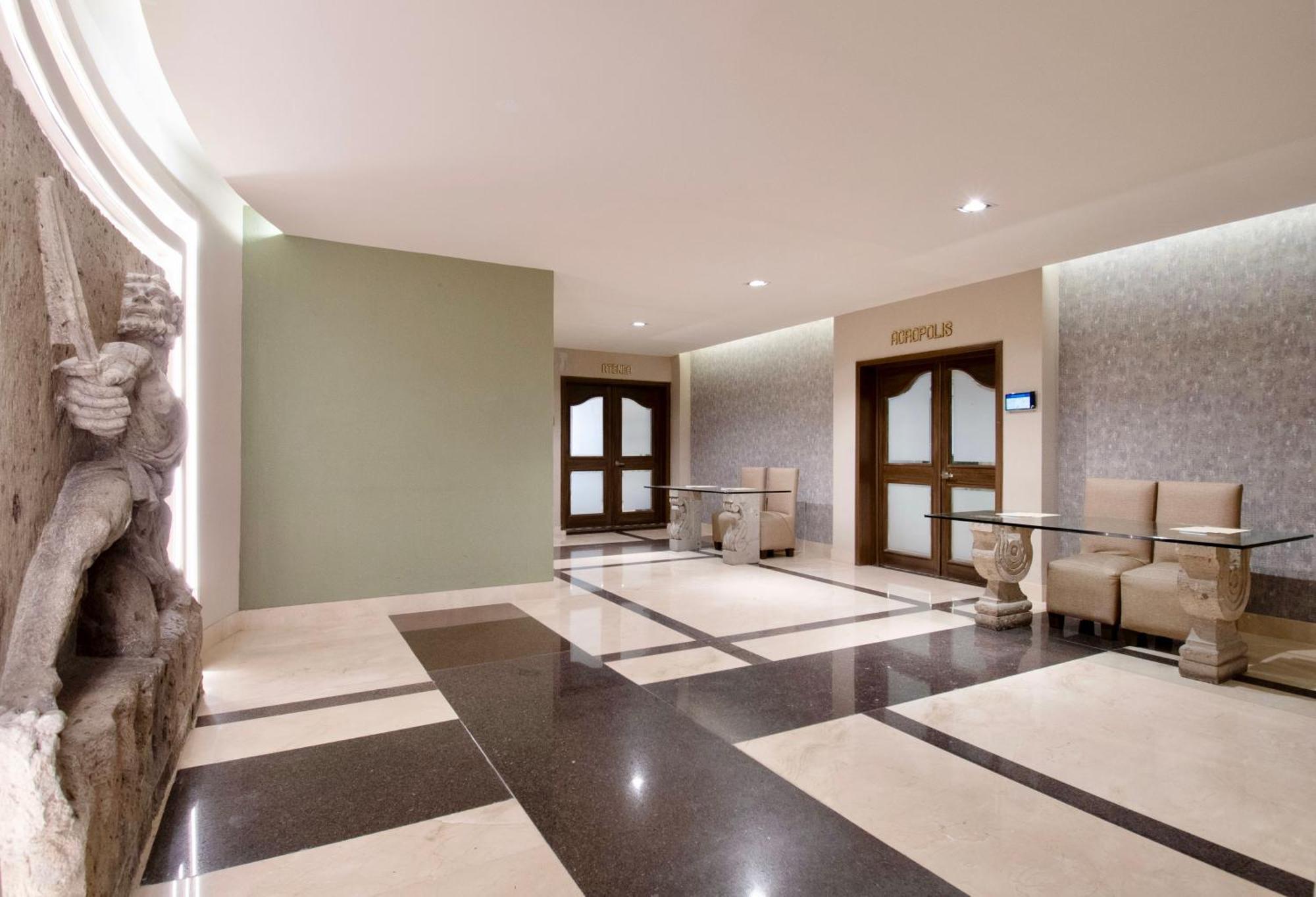 Plaza Diana Hotel 4*