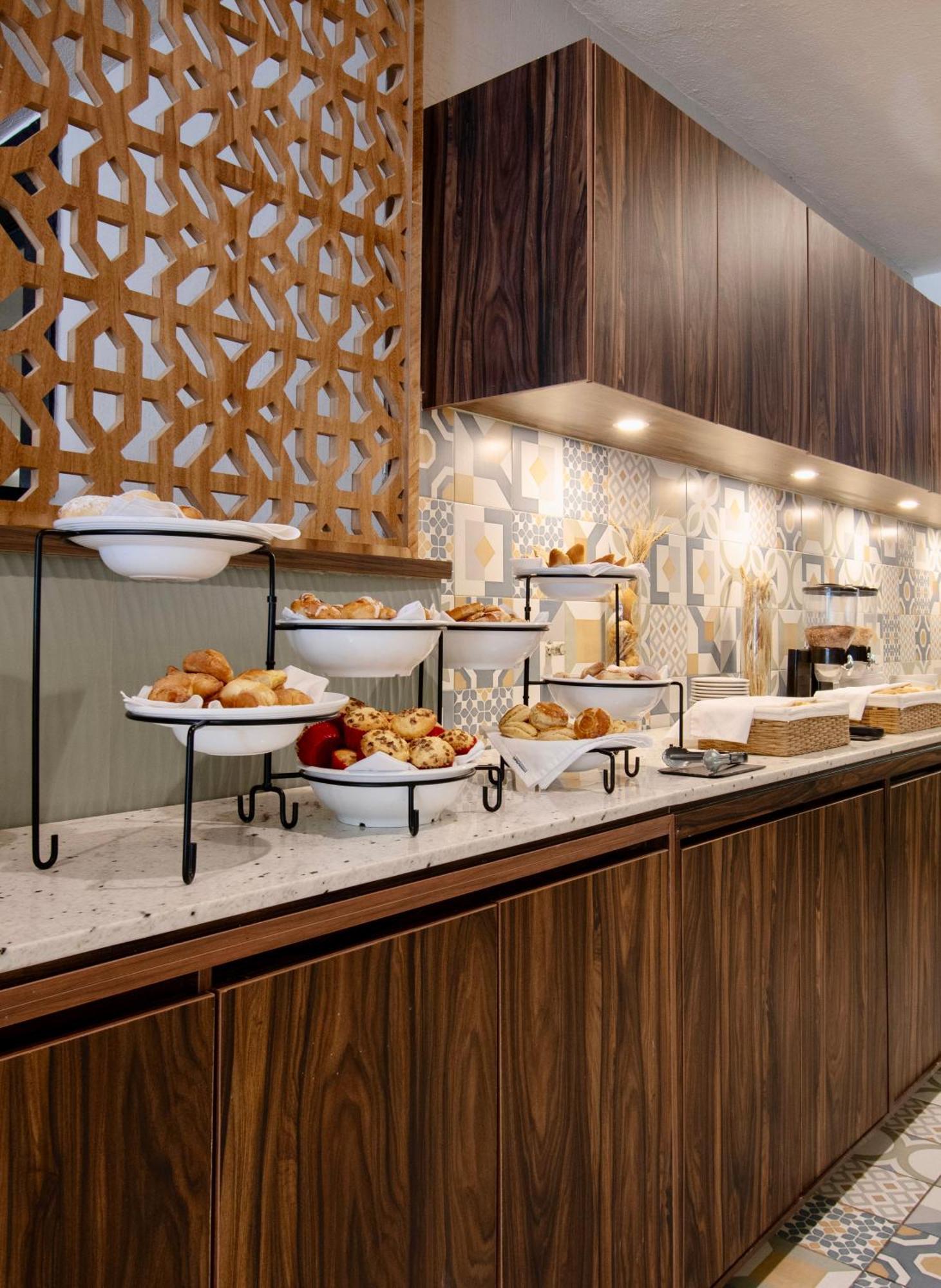 Hotel Plaza Diana 4*