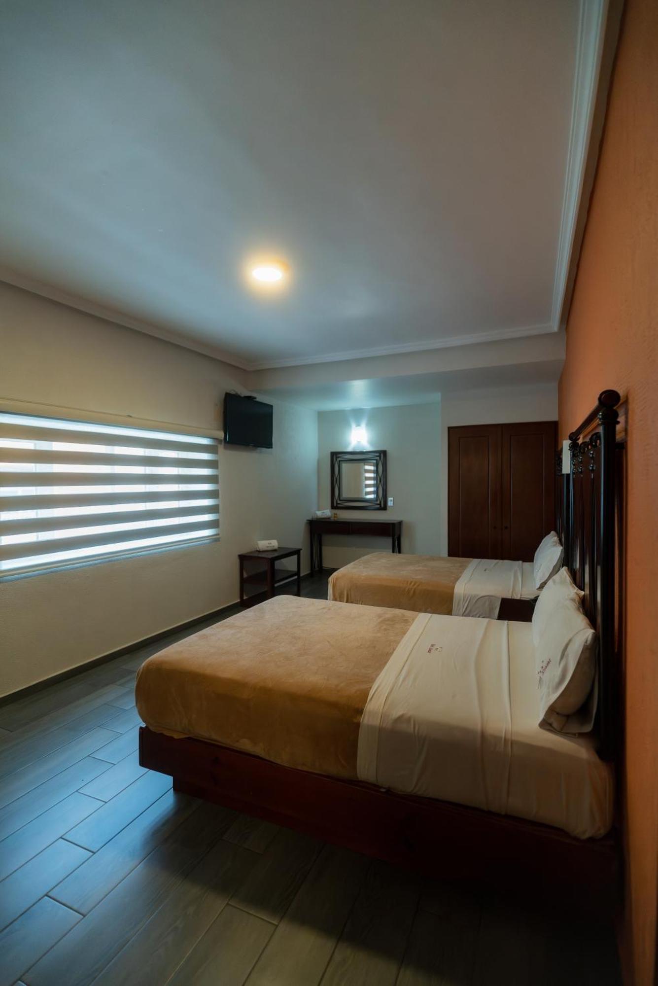 Alcazar - Centro Historico 4*