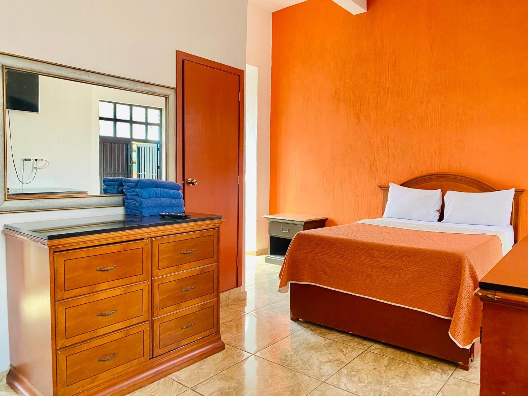 Hostal De Los Reyes Guadalajara