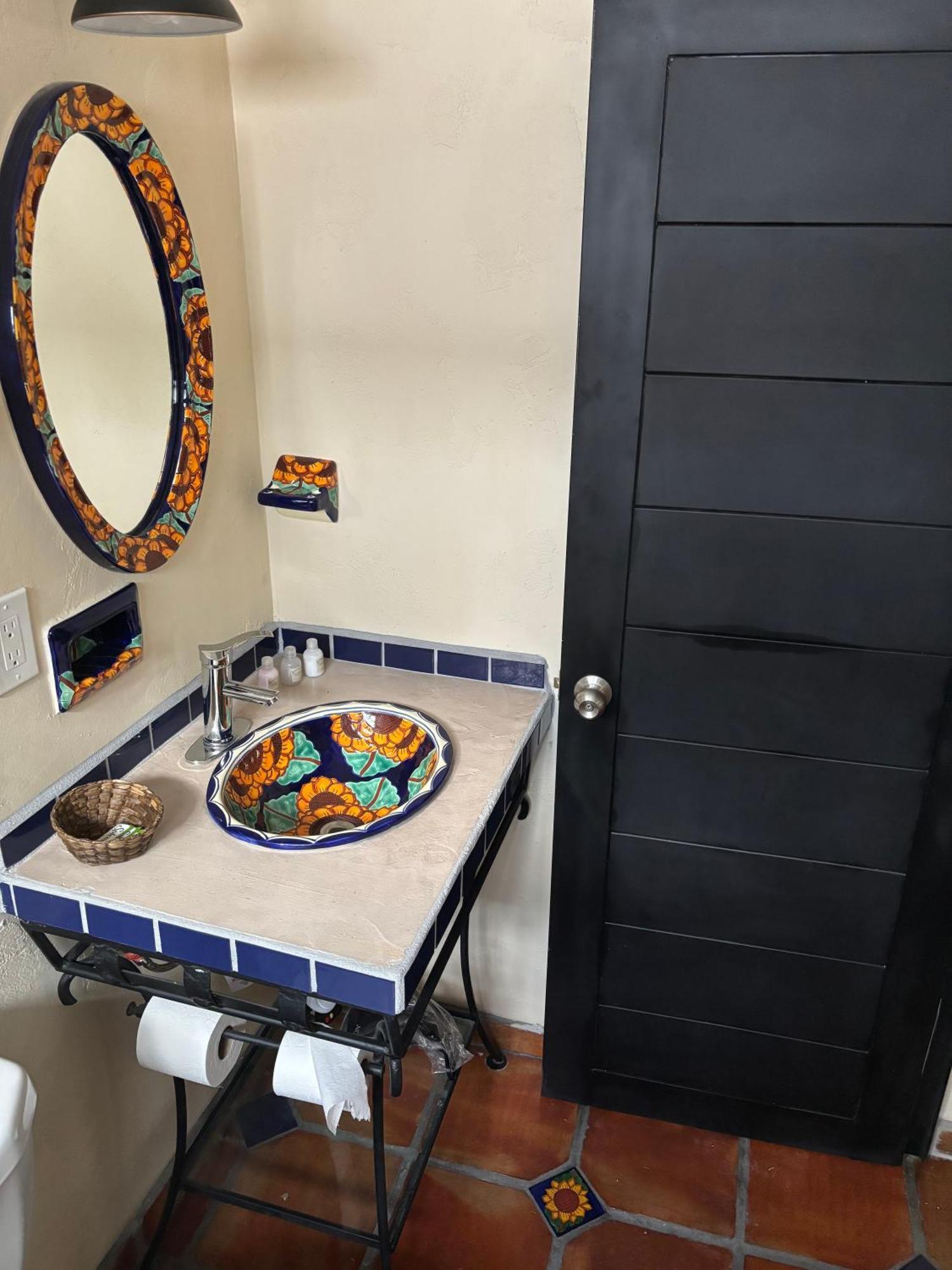 Colobri Inn *