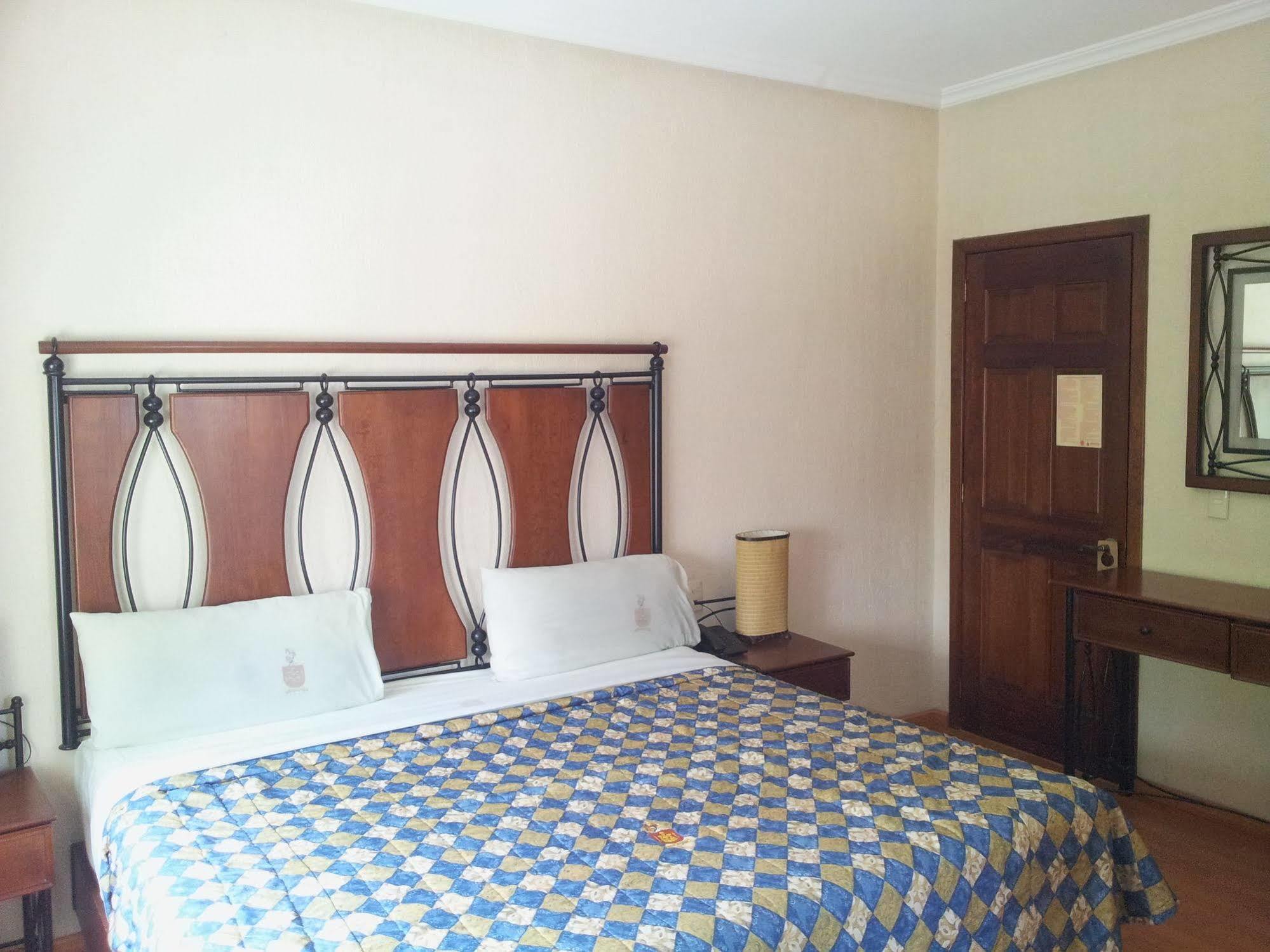 Hotel Alcazar - Centro Historico 4*