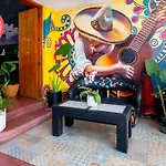 Hostpal Hostal La Paz&Love Guadalajara