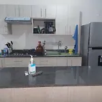 Mi Casa, Tu Casa