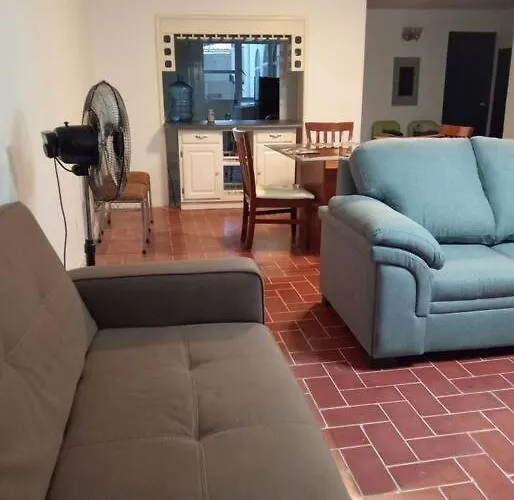 Amplia Casa En Jardines Alcalde
