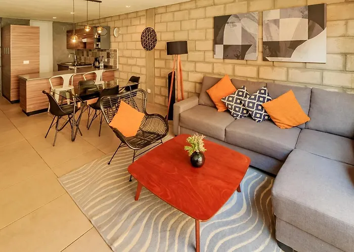 Stylish Designer Loft W Gym 2Bd Tribu Colon 105