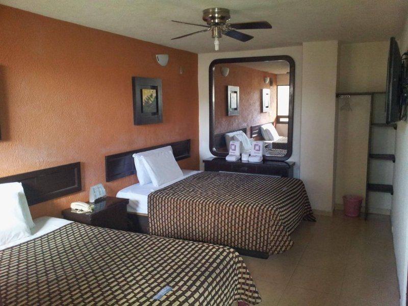 Hotel Emperador Centro Y Remodelado 3*