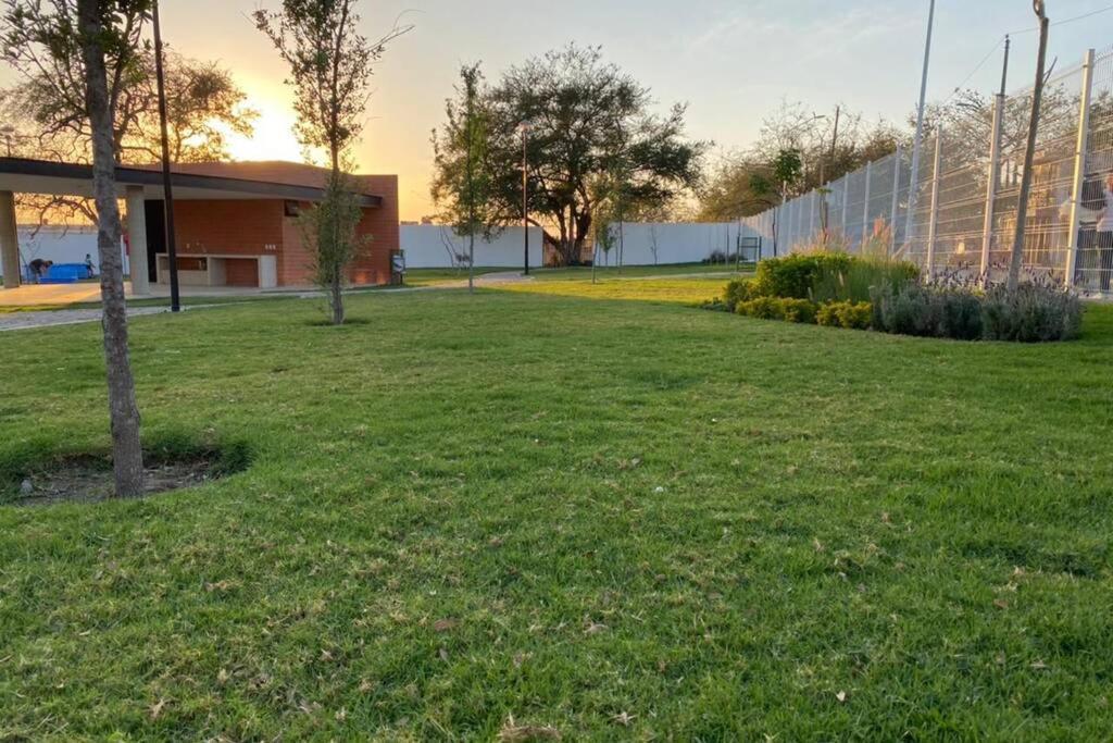 Apartamento Departamento Nuevo Cerca Del Cuaad Y Zoológico. *