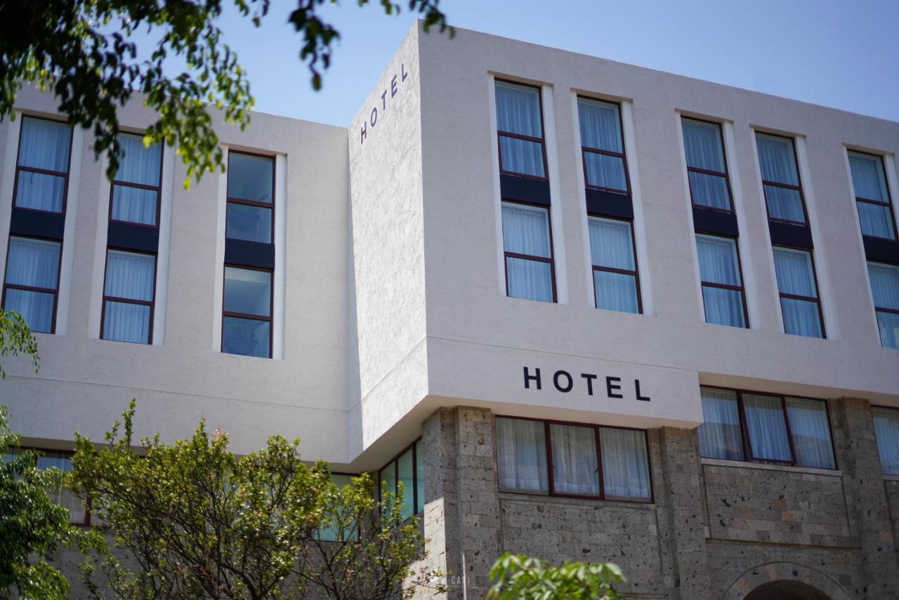 Six Degollado Hotel