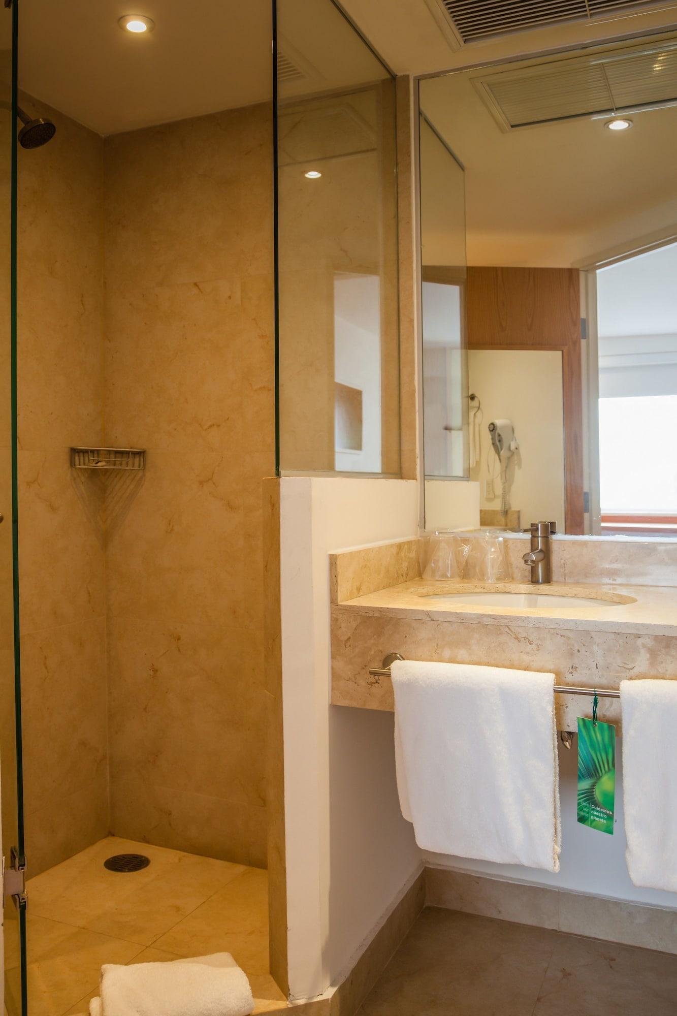 One Periferico Norte Hotel 3*