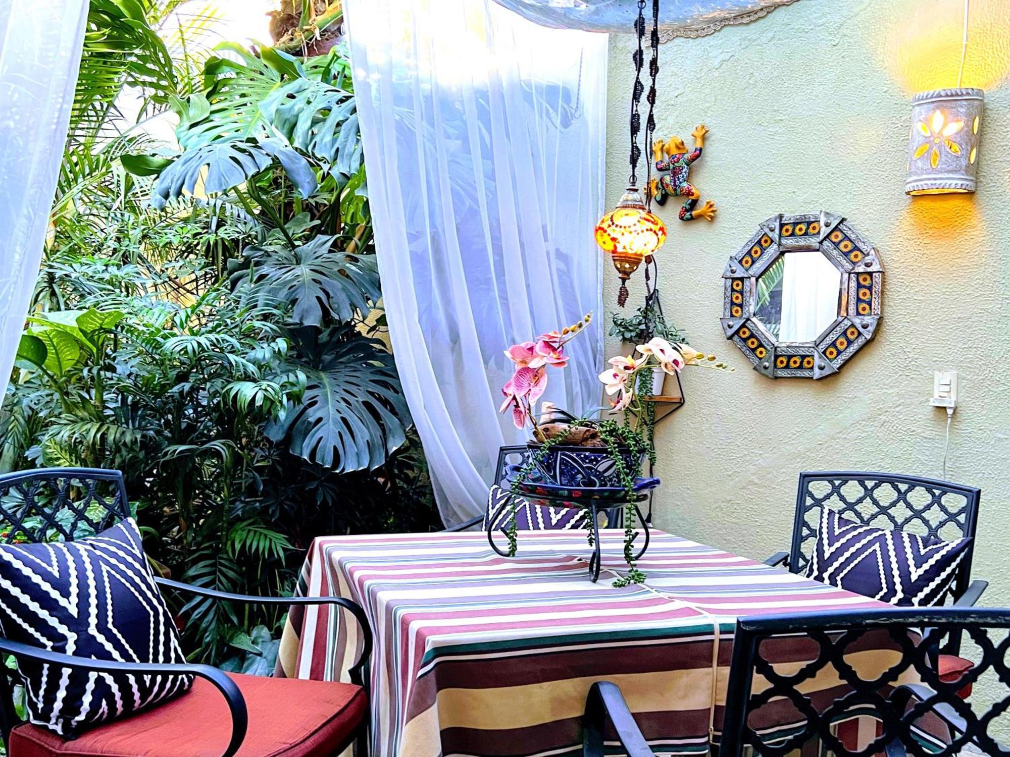 Dickinson Guest House, Guadalajara Expo Guest house 3*