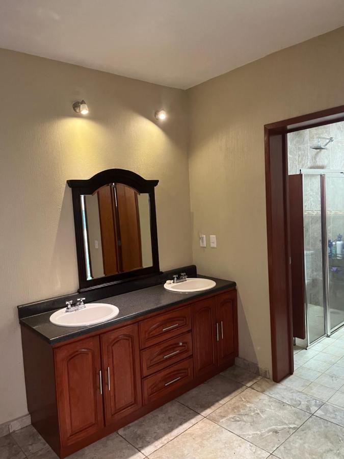 Hacienda Antigua Tlaquepaque 2br 2ba 300mbps Int Сasa de vacaciones Guadalajara
