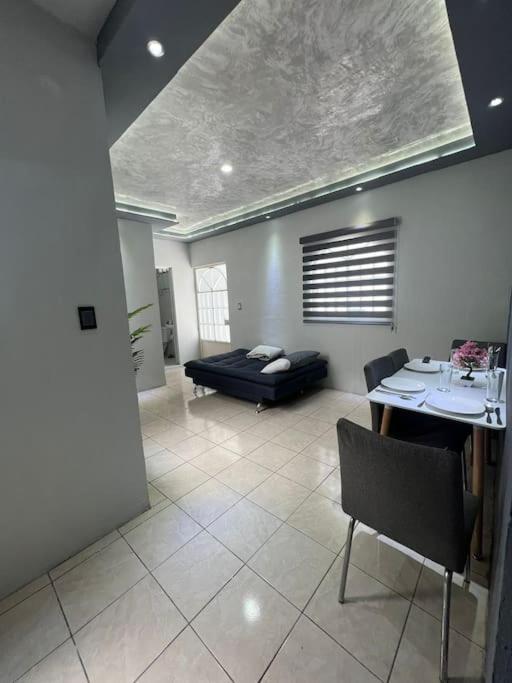 Departamento Por Plaza Terraza Oblatos Apartamento *