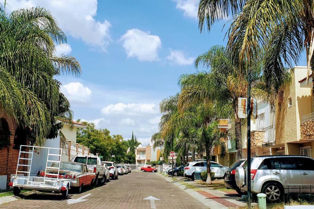 Disfruta De La Ciudad En Un Espacio Tranquilo! Сasa de vacaciones Guadalajara