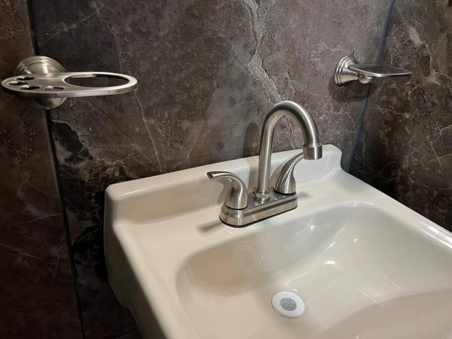 Apartamento Ubicada A 1 Cuadra Del Parian En Centro Tlaquepaque Privada E Independiente *