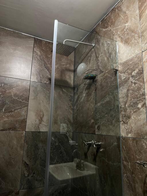 Apartamento Ubicada A 1 Cuadra Del Parian En Centro Tlaquepaque Privada E Independiente