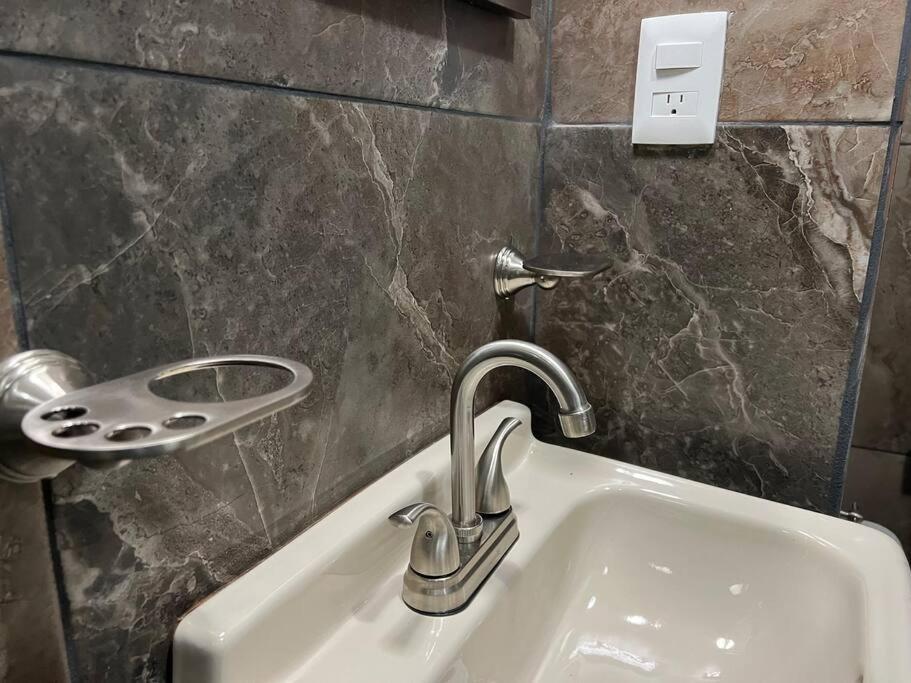 Ubicada A 1 Cuadra Del Parian En Centro Tlaquepaque Privada E Independiente Apartamento *