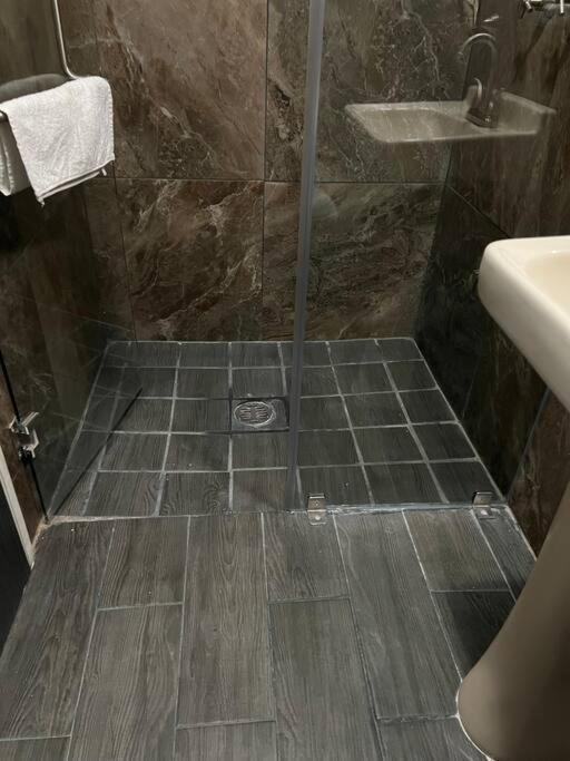 Ubicada A 1 Cuadra Del Parian En Centro Tlaquepaque Privada E Independiente
