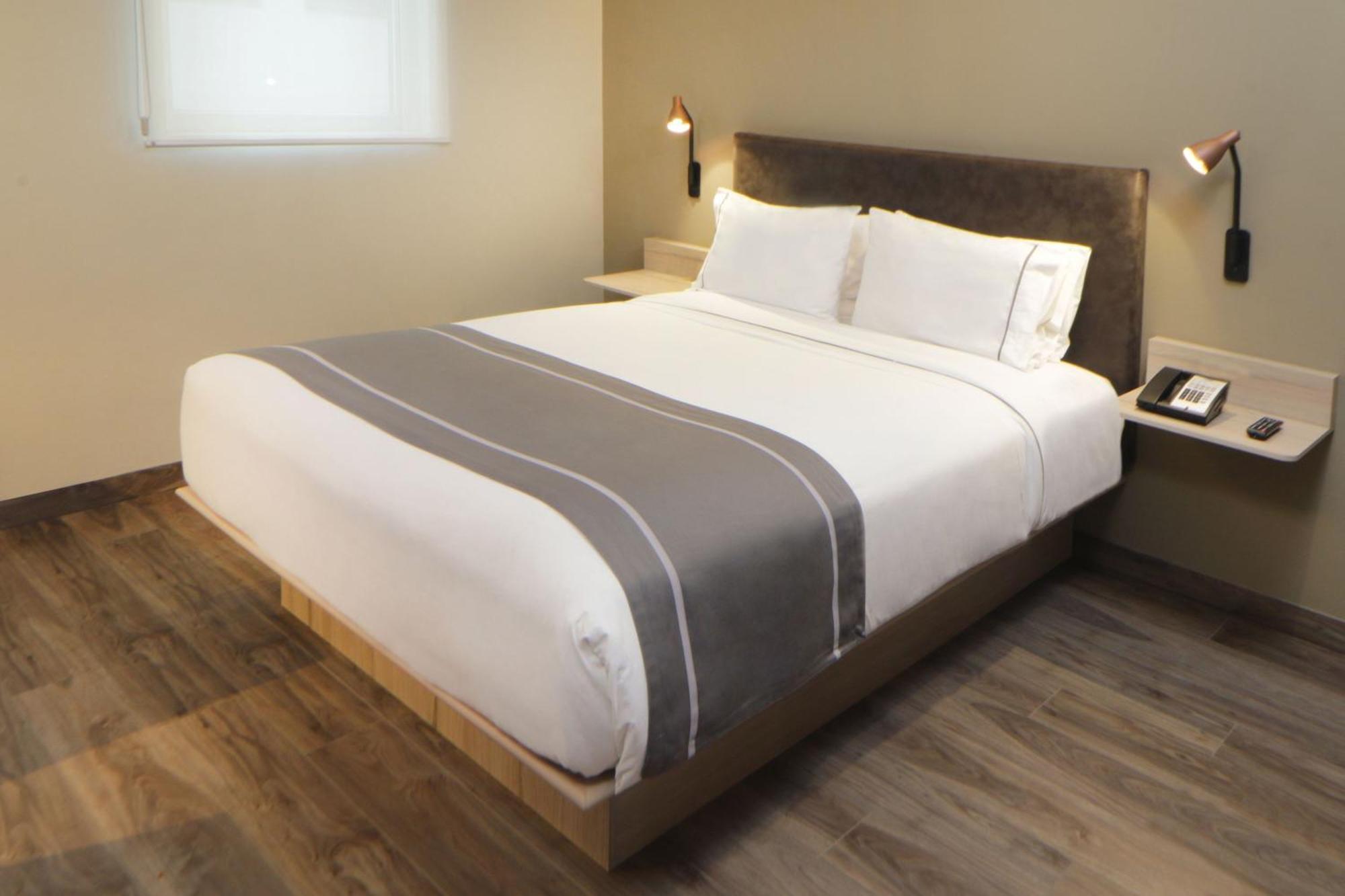 Express Providencia Hotel 4*