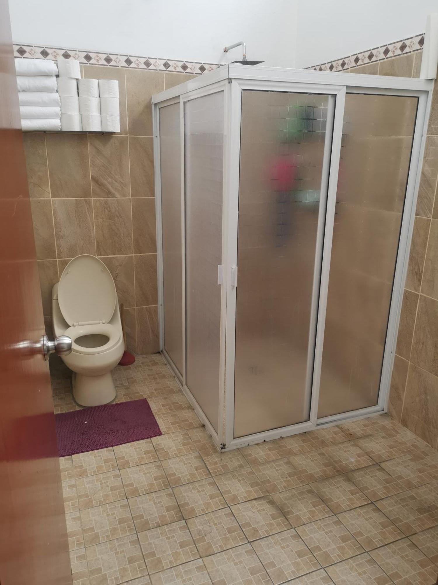 Residencial Tiburon Homestay *