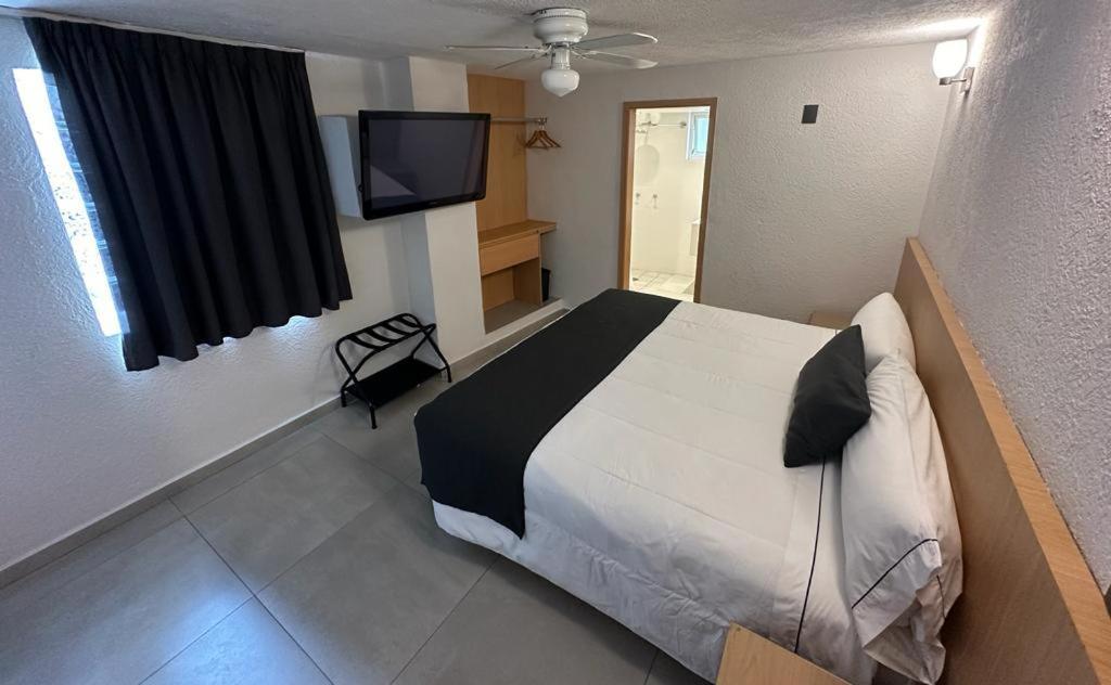 Hotel Emperador Centro Y Remodelado 3*