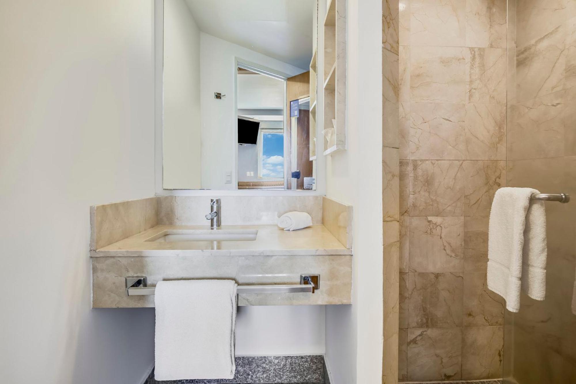 One Periferico Norte Hotel 3*