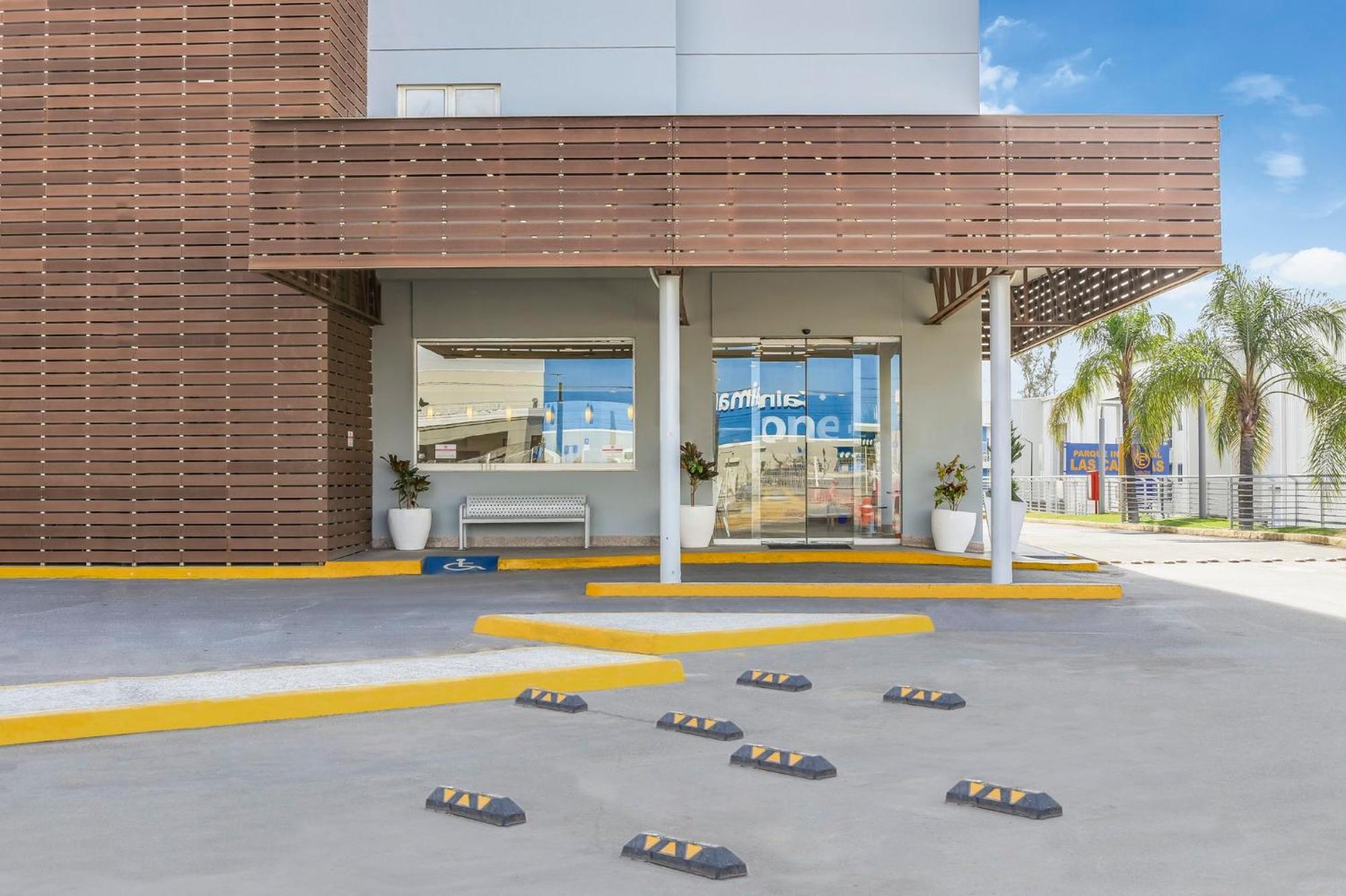 One Periferico Norte 3*