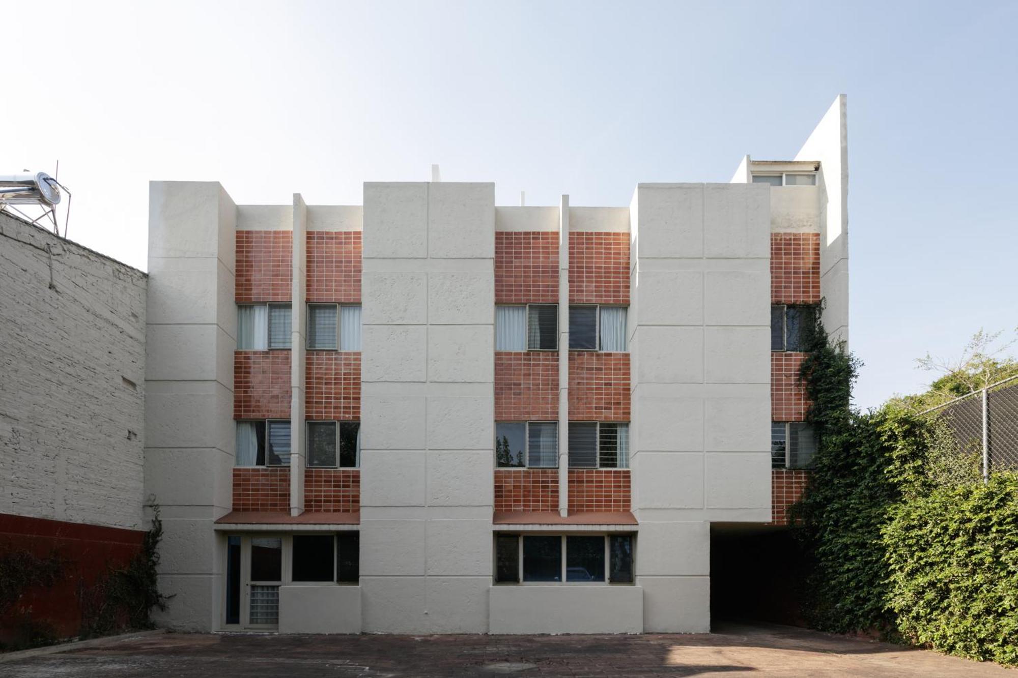 West End Apartahotel