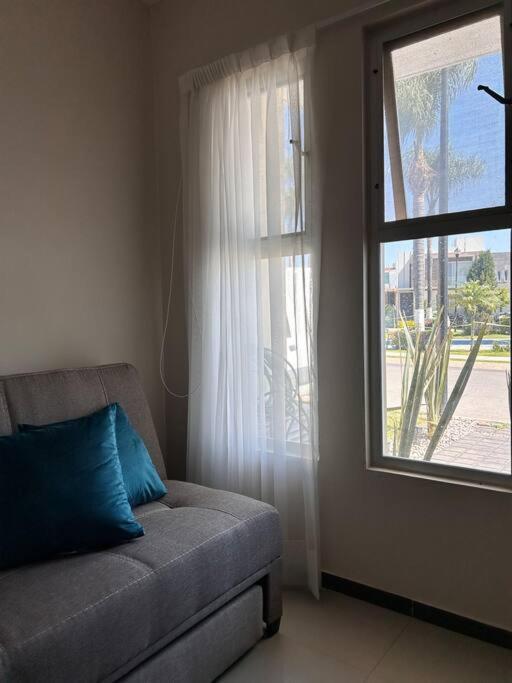 Casa Bon Ubicada En Nueva Galicia Residencial, Es Propiedad Completa Al Sur De La Ciudad Que Te Ofrece Modernidad, Espacio, Tranquilidad, Cuenta Con 4 Recamaras 3 Banos Completos Y 2 Cajones De Estacionamiento Privados Guadalajara