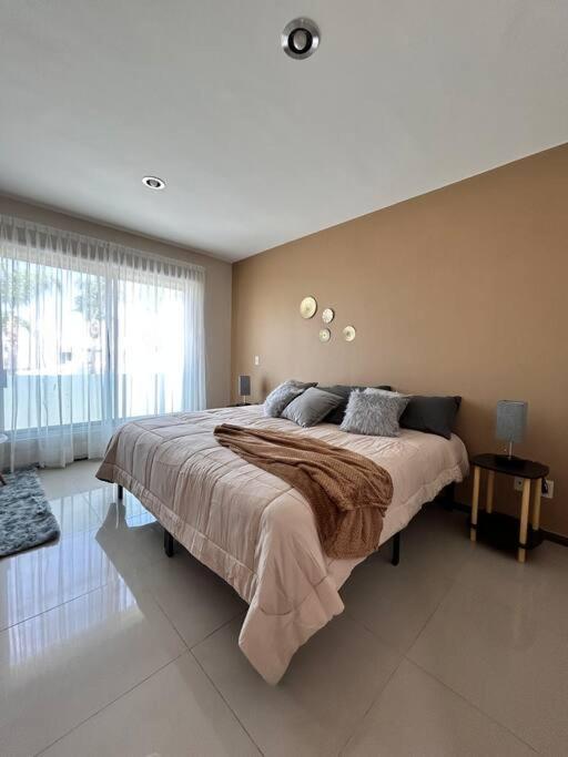 Casa Bon Ubicada En Nueva Galicia Residencial, Es Propiedad Completa Al Sur De La Ciudad Que Te Ofrece Modernidad, Espacio, Tranquilidad, Cuenta Con 4 Recamaras 3 Banos Completos Y 2 Cajones De Estacionamiento Privados Сasa de vacaciones Guadalajara