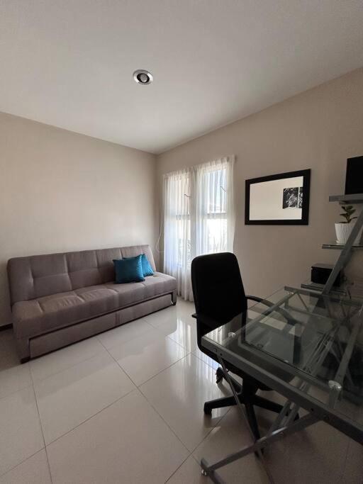 Casa Bon Ubicada En Nueva Galicia Residencial, Es Propiedad Completa Al Sur De La Ciudad Que Te Ofrece Modernidad, Espacio, Tranquilidad, Cuenta Con 4 Recamaras 3 Banos Completos Y 2 Cajones De Estacionamiento Privados Сasa de vacaciones