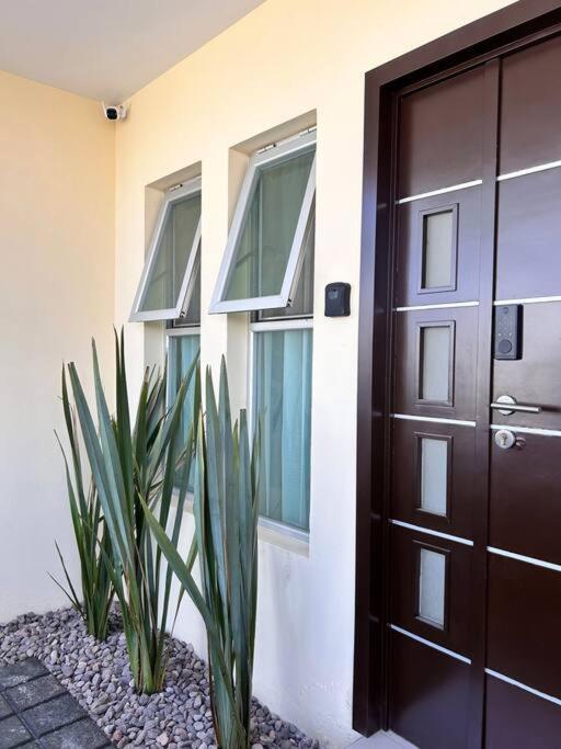 Casa Bon Ubicada En Nueva Galicia Residencial, Es Propiedad Completa Al Sur De La Ciudad Que Te Ofrece Modernidad, Espacio, Tranquilidad, Cuenta Con 4 Recamaras 3 Banos Completos Y 2 Cajones De Estacionamiento Privados