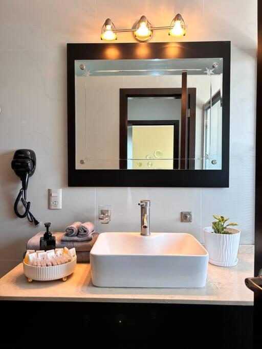 Casa Bon Ubicada En Nueva Galicia Residencial, Es Propiedad Completa Al Sur De La Ciudad Que Te Ofrece Modernidad, Espacio, Tranquilidad, Cuenta Con 4 Recamaras 3 Banos Completos Y 2 Cajones De Estacionamiento Privados Guadalajara