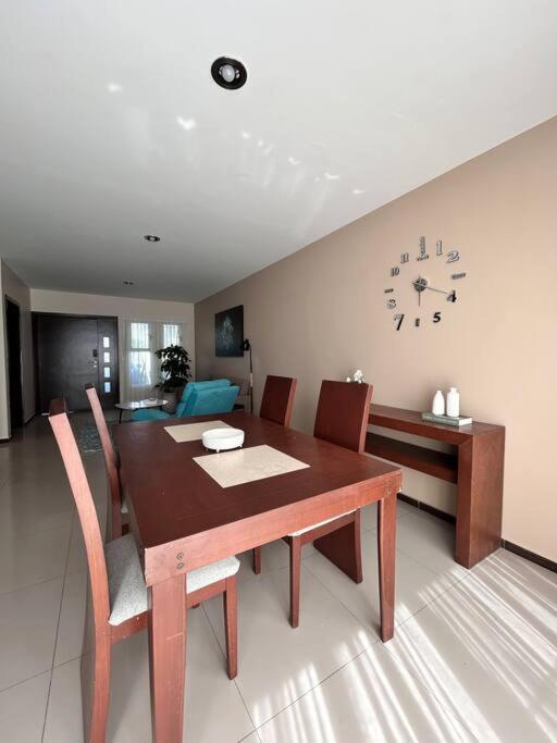 Casa Bon Ubicada En Nueva Galicia Residencial, Es Propiedad Completa Al Sur De La Ciudad Que Te Ofrece Modernidad, Espacio, Tranquilidad, Cuenta Con 4 Recamaras 3 Banos Completos Y 2 Cajones De Estacionamiento Privados * Guadalajara