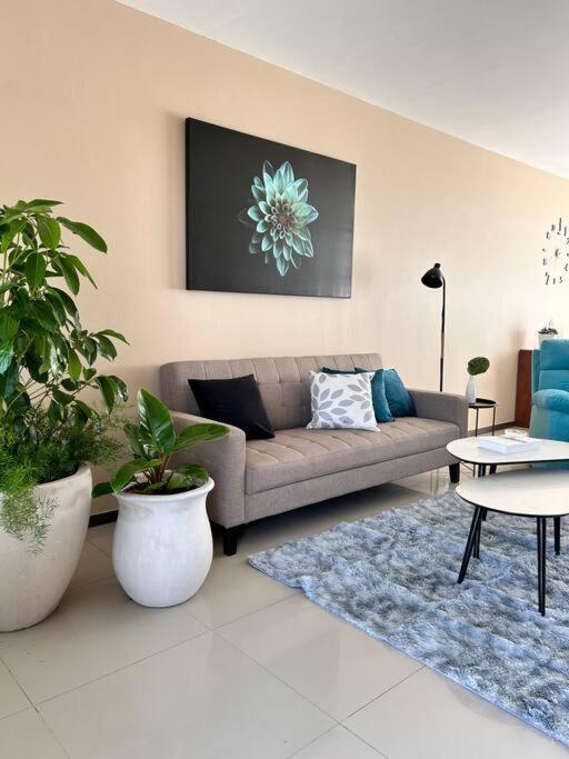 Casa Bon Ubicada En Nueva Galicia Residencial, Es Propiedad Completa Al Sur De La Ciudad Que Te Ofrece Modernidad, Espacio, Tranquilidad, Cuenta Con 4 Recamaras 3 Banos Completos Y 2 Cajones De Estacionamiento Privados Сasa de vacaciones *