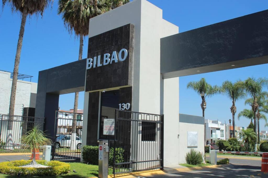 Casa Bon Ubicada En Nueva Galicia Residencial, Es Propiedad Completa Al Sur De La Ciudad Que Te Ofrece Modernidad, Espacio, Tranquilidad, Cuenta Con 4 Recamaras 3 Banos Completos Y 2 Cajones De Estacionamiento Privados Guadalajara