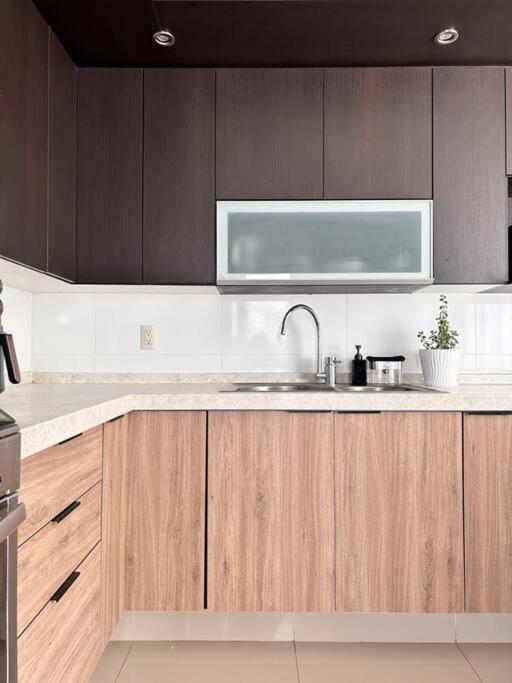 Casa Bon Ubicada En Nueva Galicia Residencial, Es Propiedad Completa Al Sur De La Ciudad Que Te Ofrece Modernidad, Espacio, Tranquilidad, Cuenta Con 4 Recamaras 3 Banos Completos Y 2 Cajones De Estacionamiento Privados *