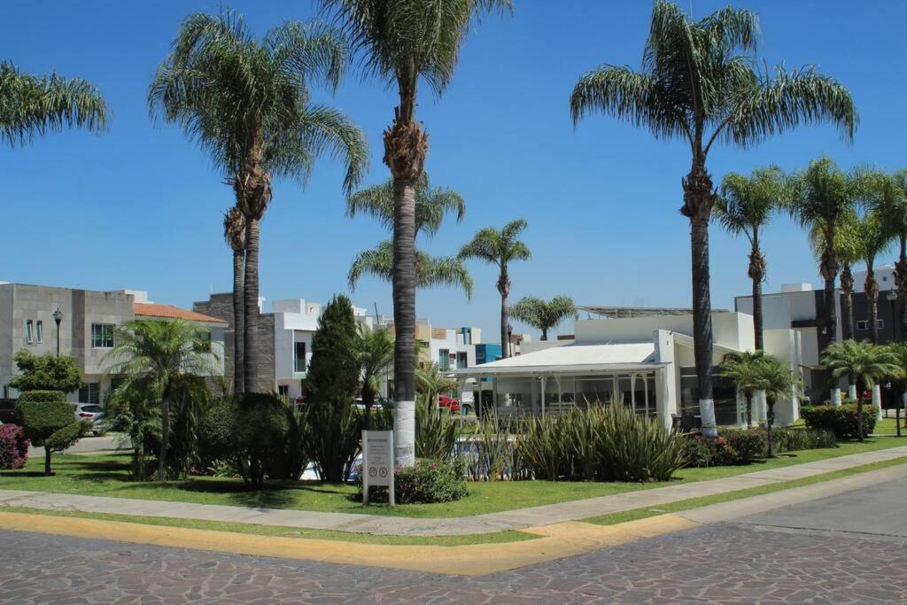 Casa Bon Ubicada En Nueva Galicia Residencial, Es Propiedad Completa Al Sur De La Ciudad Que Te Ofrece Modernidad, Espacio, Tranquilidad, Cuenta Con 4 Recamaras 3 Banos Completos Y 2 Cajones De Estacionamiento Privados