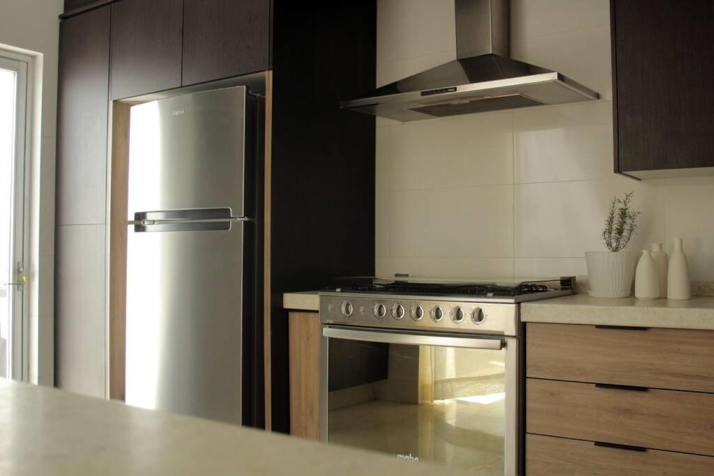 Casa Bon Ubicada En Nueva Galicia Residencial, Es Propiedad Completa Al Sur De La Ciudad Que Te Ofrece Modernidad, Espacio, Tranquilidad, Cuenta Con 4 Recamaras 3 Banos Completos Y 2 Cajones De Estacionamiento Privados * Guadalajara