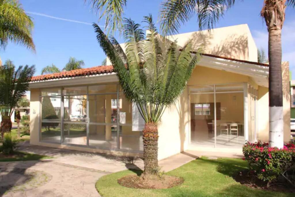 Casa Bon Ubicada En Nueva Galicia Residencial, Es Propiedad Completa Al Sur De La Ciudad Que Te Ofrece Modernidad, Espacio, Tranquilidad, Cuenta Con 4 Recamaras 3 Banos Completos Y 2 Cajones De Estacionamiento Privados Сasa de vacaciones