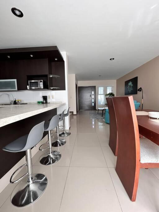 Casa Bon Ubicada En Nueva Galicia Residencial, Es Propiedad Completa Al Sur De La Ciudad Que Te Ofrece Modernidad, Espacio, Tranquilidad, Cuenta Con 4 Recamaras 3 Banos Completos Y 2 Cajones De Estacionamiento Privados Сasa de vacaciones Guadalajara