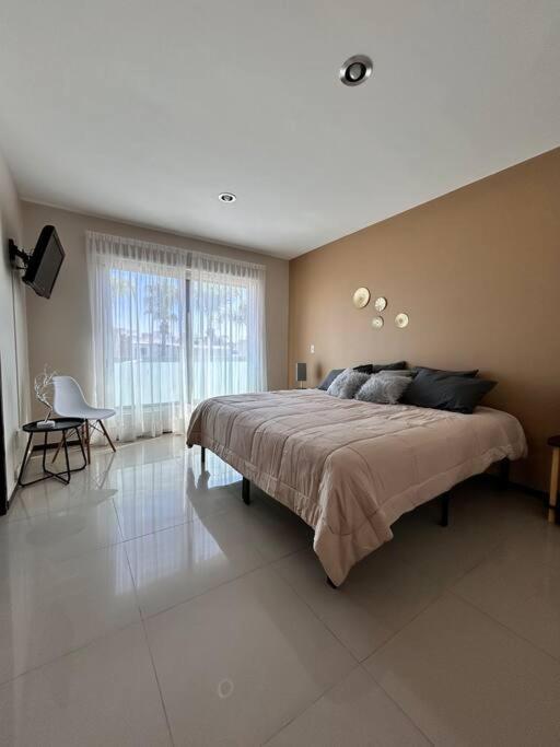 Casa Bon Ubicada En Nueva Galicia Residencial, Es Propiedad Completa Al Sur De La Ciudad Que Te Ofrece Modernidad, Espacio, Tranquilidad, Cuenta Con 4 Recamaras 3 Banos Completos Y 2 Cajones De Estacionamiento Privados Сasa de vacaciones *