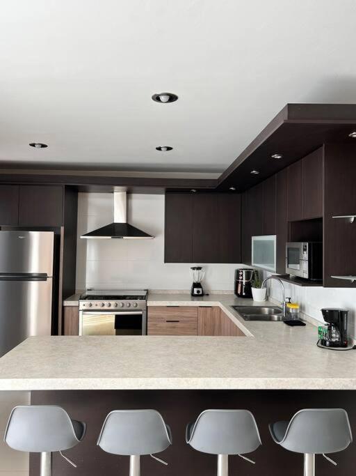 Casa Bon Ubicada En Nueva Galicia Residencial, Es Propiedad Completa Al Sur De La Ciudad Que Te Ofrece Modernidad, Espacio, Tranquilidad, Cuenta Con 4 Recamaras 3 Banos Completos Y 2 Cajones De Estacionamiento Privados