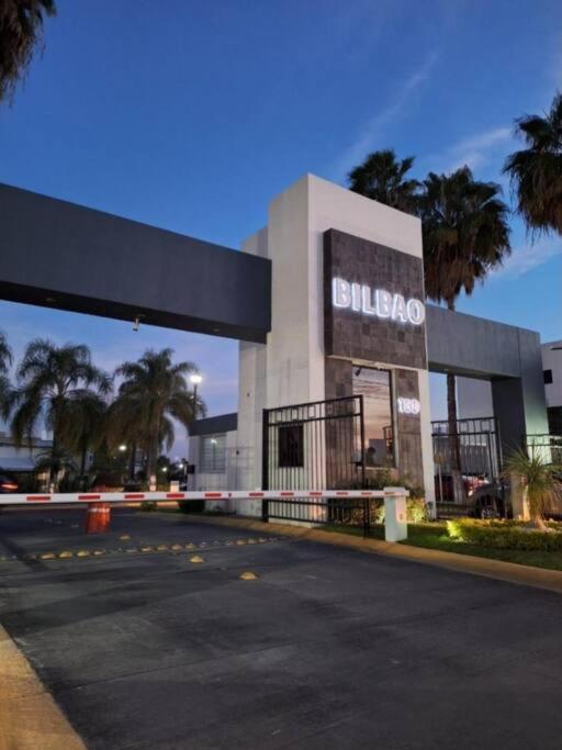 Casa Bon Ubicada En Nueva Galicia Residencial, Es Propiedad Completa Al Sur De La Ciudad Que Te Ofrece Modernidad, Espacio, Tranquilidad, Cuenta Con 4 Recamaras 3 Banos Completos Y 2 Cajones De Estacionamiento Privados Сasa de vacaciones *