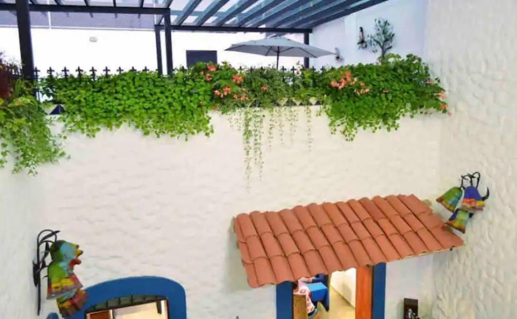 Clarita Guest house