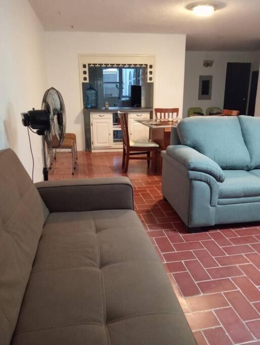 Amplia Casa En Jardines Alcalde Сasa de vacaciones Guadalajara
