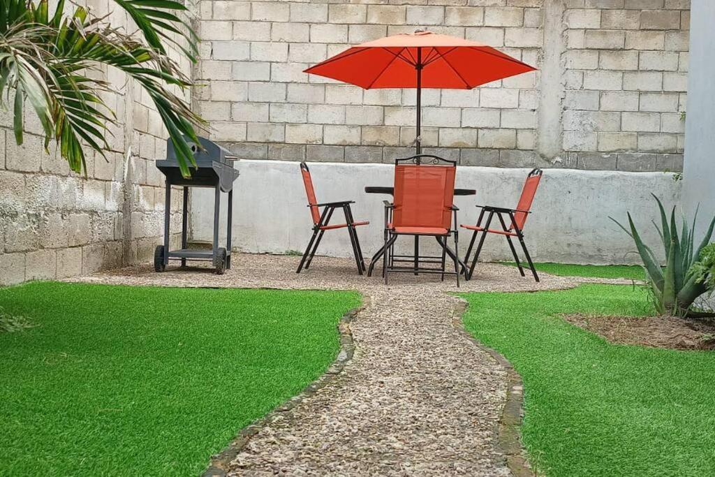 Depto Planta Baja Con Patio * Guadalajara
