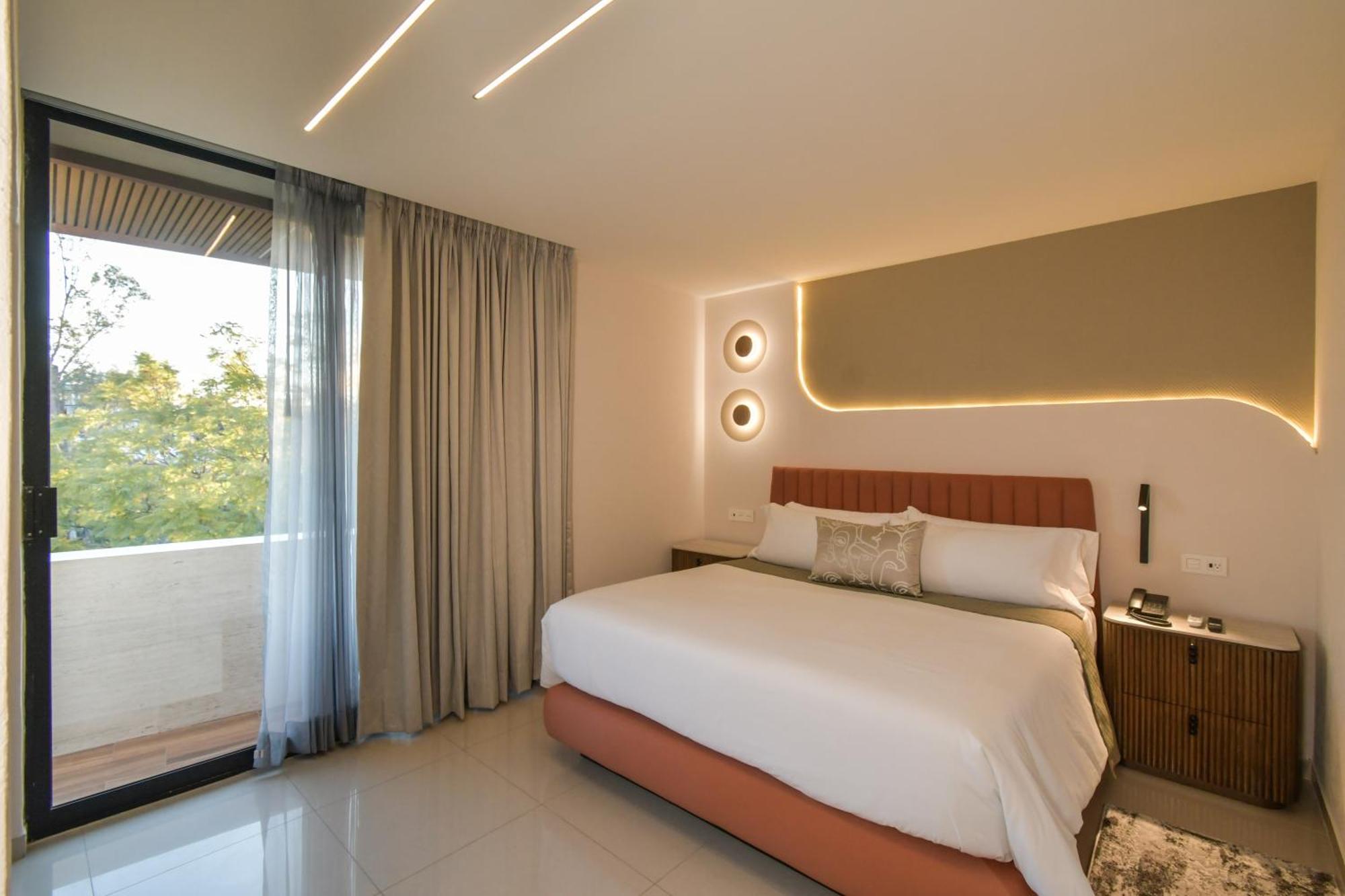 Expo Satelite 2750 & 4*