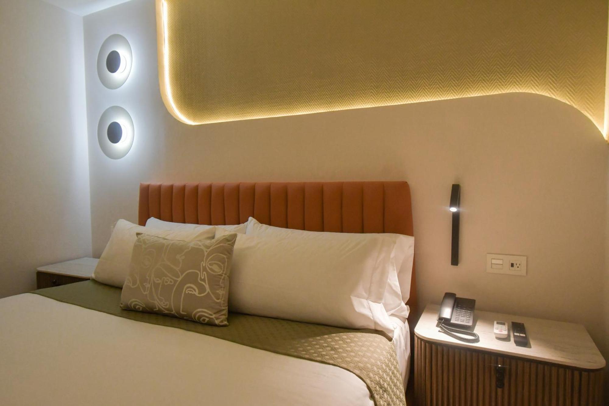Expo Satelite 2750 & Hotel