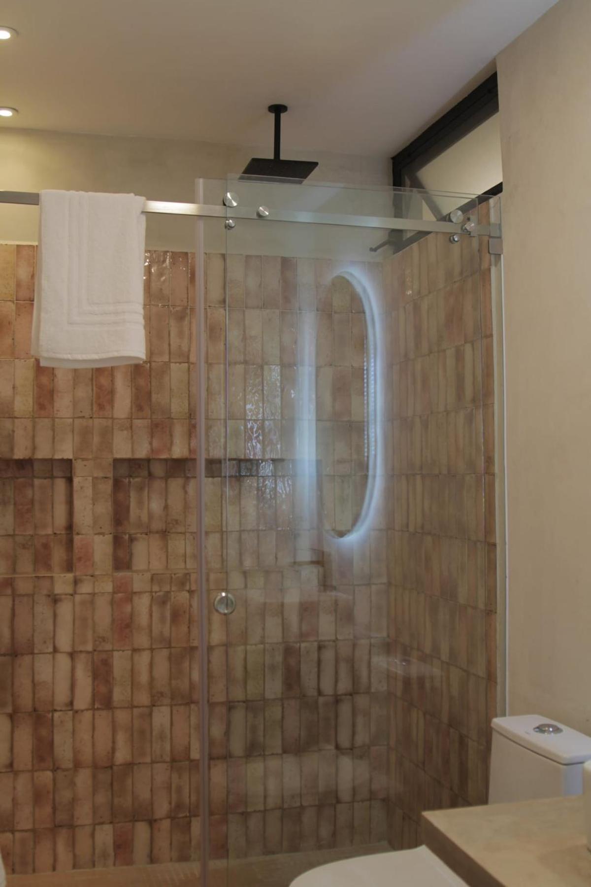 Minimalist Terracota Chapu Apartment